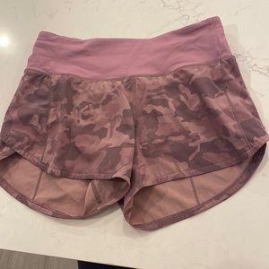 Lululemon pink camo speed up shorts 4”